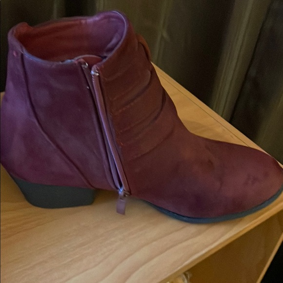Maroon booties. - Picture 4 of 4